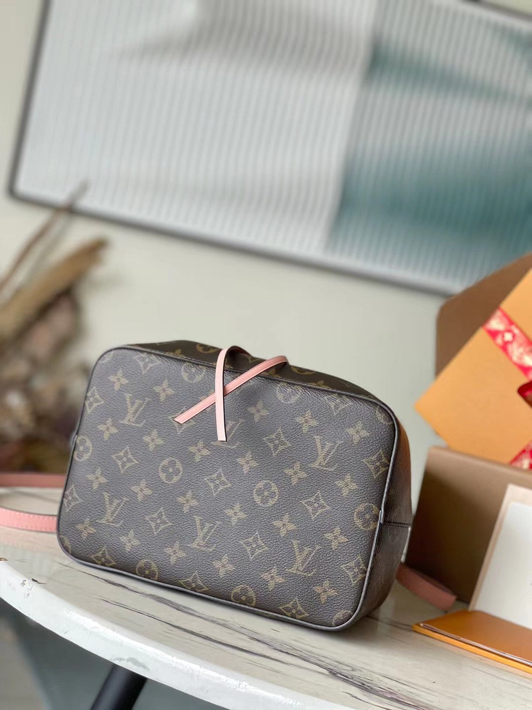 Louis Vuitton Neonoe Bucket Bag